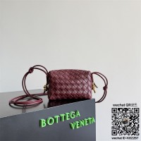 보테가베네타 BV 여성 루프 카메라 크로스백 736125