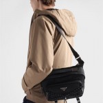 프라다 스피드록 리나일론 및 가죽 숄더백 2VH201