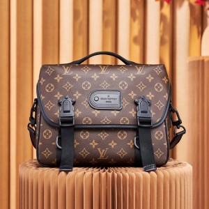 루이비통 트레일 메신저 마사카 모노그램 M46972