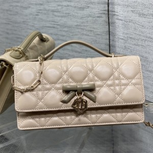 디올 신상 리본 체인백