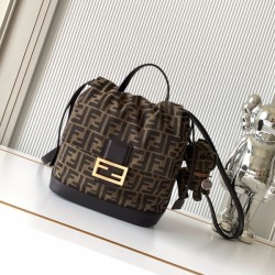 FENDI 펜디 FF 클래스프 블랙  백팩 8BZ057