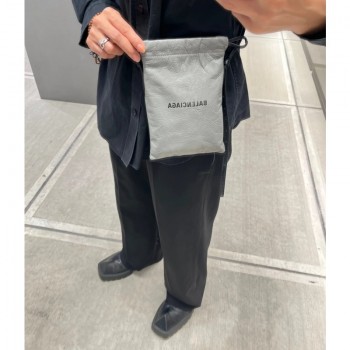 발렌시아가 남성 쇼퍼 더스트백 크로스바디 파우치 스몰