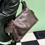 프라다 익스플로어 가죽 숄더백 2VH204