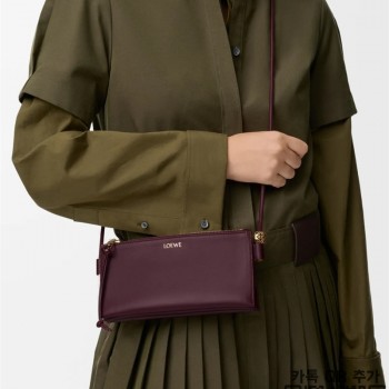 로에베 나파 카프스킨 조야 파우치 262544