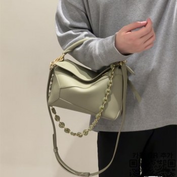 로에베 LOEWE 24CM 퍼즐백 062324