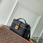 루이비통 26SS 포쉐트 배니티 로우키 파우치백 M27505