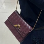 보테가베네타 다크 바롤로 골드 안디아모 체인 파우치 844107