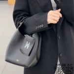 셀린느 퀴르 트리옹프 스몰 레더 숄더백 10133