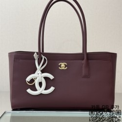 샤넬 26SS 스몰 쇼핑백 카프스킨 서프백 AS6243