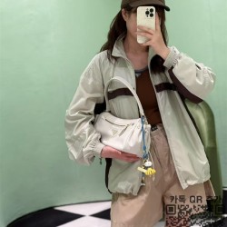 프라다 여성 데지레 스몰 토트 숄더백 1BC296
