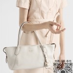 프라다 여성 라지 가죽 토트백 1BG661