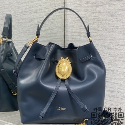 디올 신상 메달리옹 버킷백