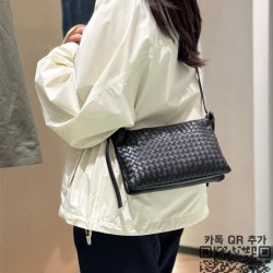 보테가베네타 라바 레드 미디엄 인트레치아토 피콜로 스트랩 파우치 876625