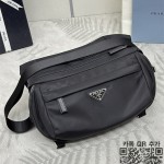 프라다 PRADA 리나일론 바이커백 미듐 2VH994 신형