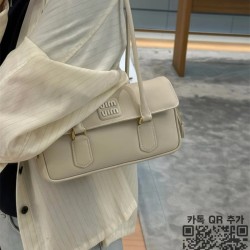 미우미우 아르카디 가죽백 5BD282